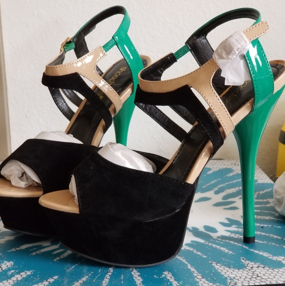 🦋3/$20🦋 Black Platform Heels